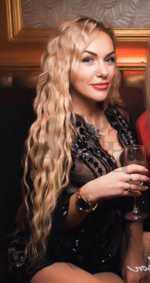 Djana milf live escorts in San Marino CA